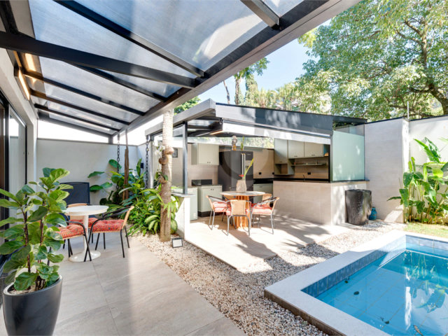 Casa à venda com 4 suítes no condomínio Villa Suiça, São Paulo - SP