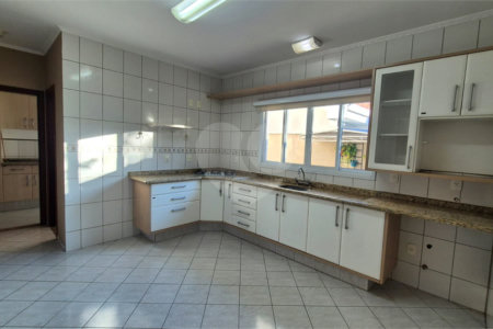 Casa para alugar com 3 quartos, sendo 1 suíte, no condomínio Recanto dos Paturis, Vinhedo - SP