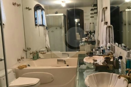 Casa à venda com 5 quartos, sendo 2 suítes,  em Jardim Everest, São Paulo, SP