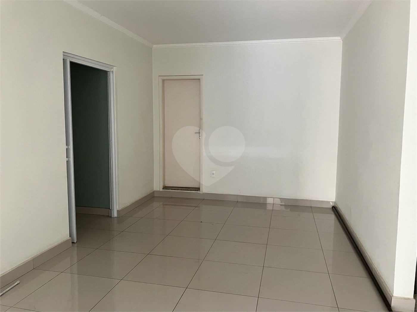 Casa Térrea à venda com 4 quartos, sendo 2 suítes, em Jardim Santa Rosália, Sorocaba, SP