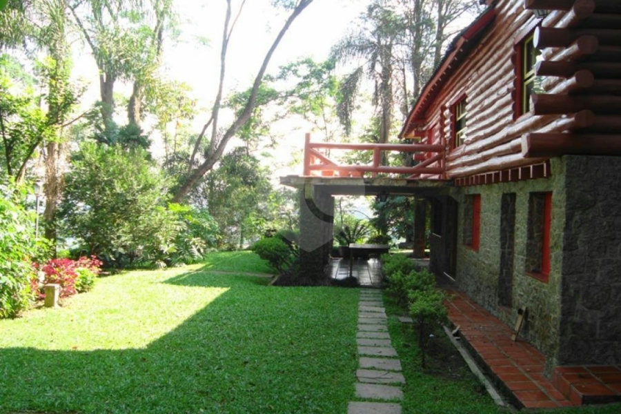Casa à venda com 3 quartos, sendo 2 suítes, no condomínio Jardim Ibiratiba, São Paulo - SP