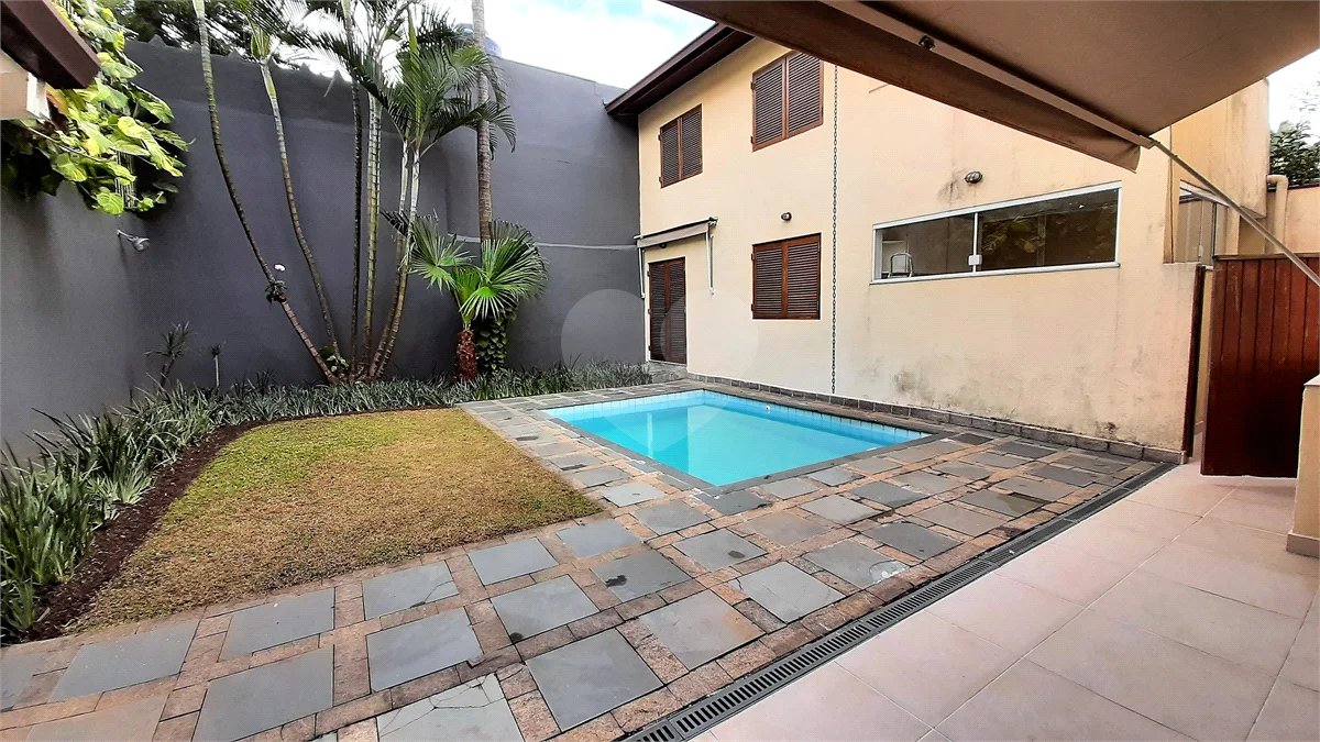 Sobrado à venda ou para alugar com 3 quartos, sendo 2 suítes, em Brooklin, São Paulo, SP