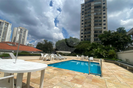 Apartamento à venda com 3 quartos, sendo 1 suíte, em Campo Belo, São Paulo, SP
