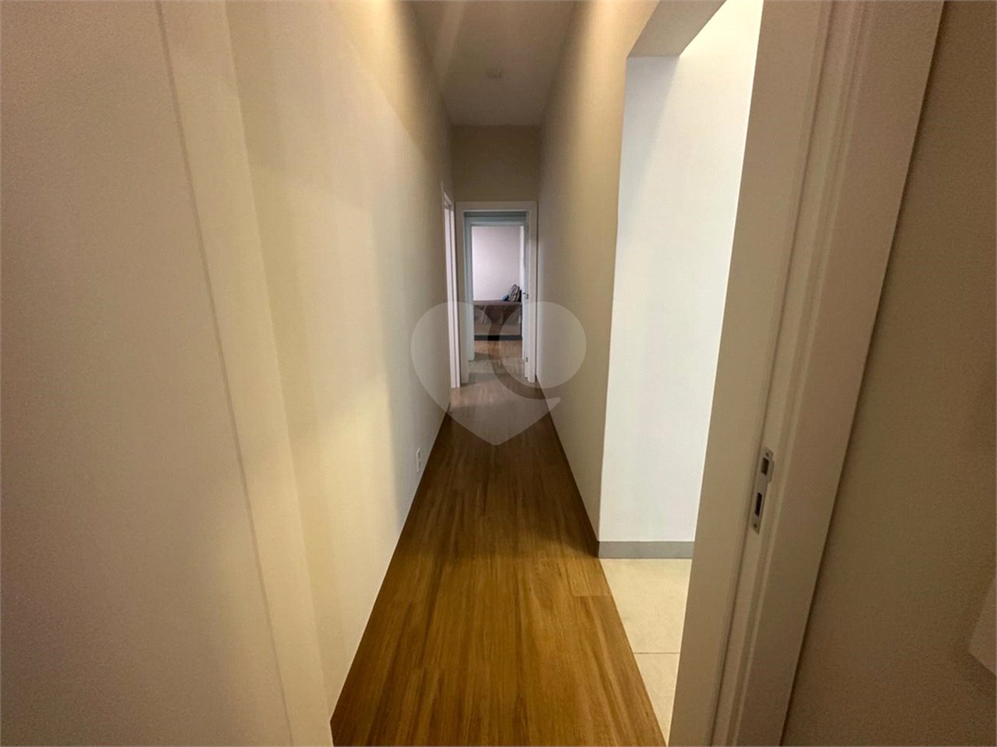 Casa à venda com 4 quartos, sendo 2 suítes, no condomínio Residencial Golden Ville, Itapetininga - SP