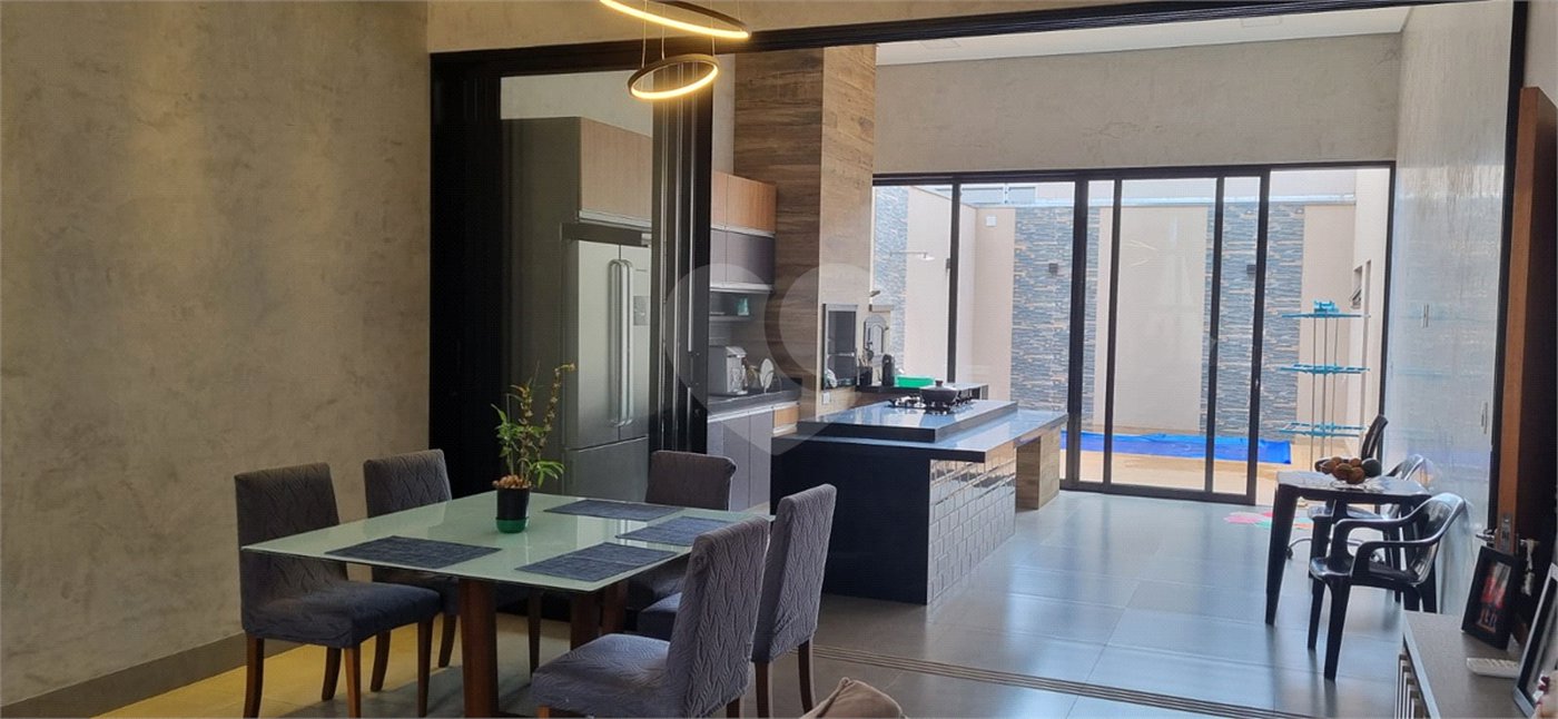 Casa à venda com 3 quartos, sendo 1 suíte, no condomínio Villas Mabel, Ribeirão Preto - SP