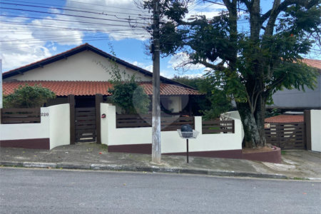Casa à venda com 4 quartos, sendo 3 suítes,  em Vila Áurea, Poá, SP