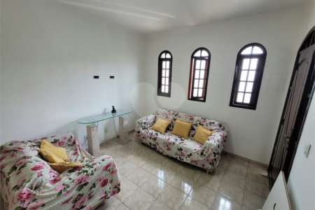 Sobrado à venda com 3 quartos, sendo 1 suíte, em Vila dos Remédios, São Paulo, SP