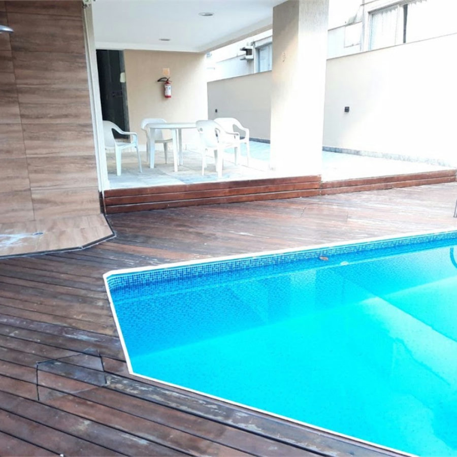 Seu refúgio na Praia da Enseada: conforto, lazer e a poucos passos do mar