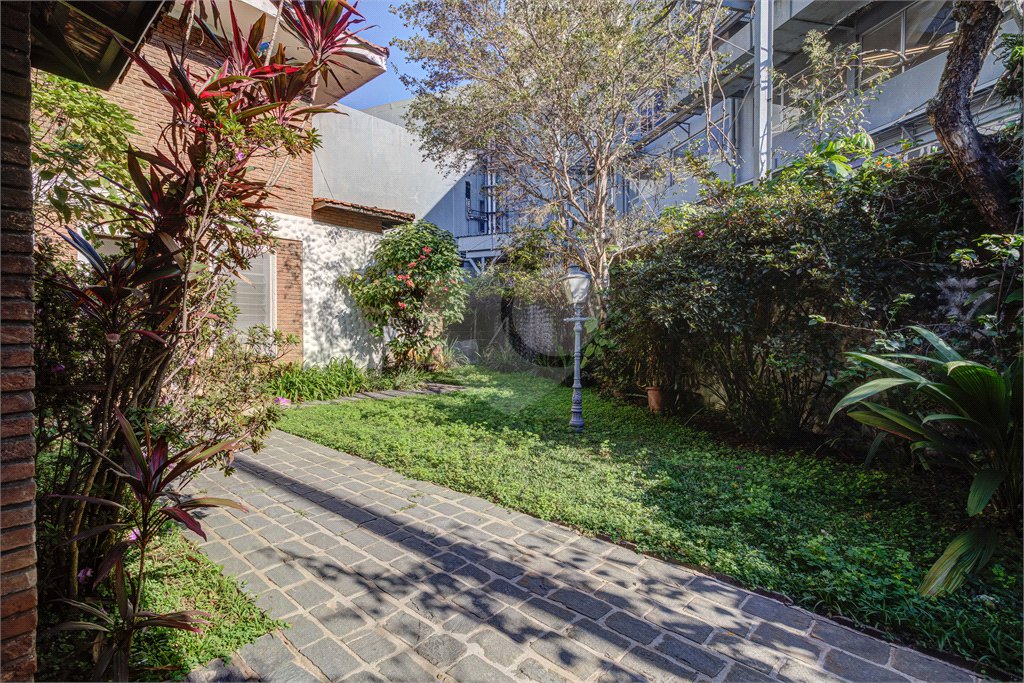 Sobrado à venda com 3 quartos, sendo 1 suíte, em Brooklin, São Paulo, SP