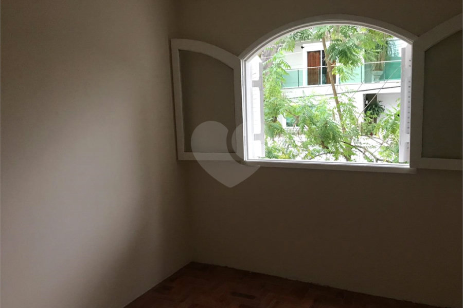 Sobrado à venda com 4 quartos, sendo 1 suíte, em Jardim Floresta, São Paulo, SP