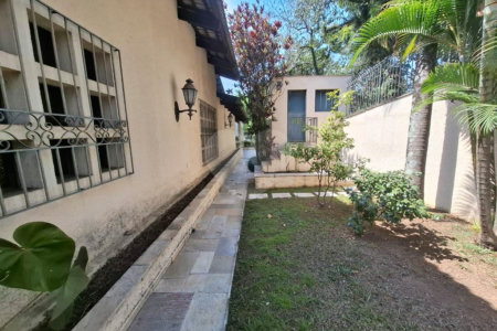 Casa à venda com 5 quartos, sendo 3 suítes,  em Alto da Boa Vista, São Paulo, SP