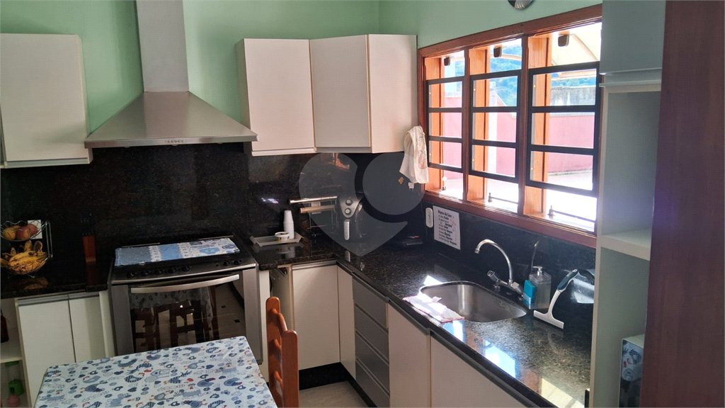 Sobrado à venda com 4 quartos, sendo 2 suítes, em Jardim Quisisana, Poços de Caldas, MG