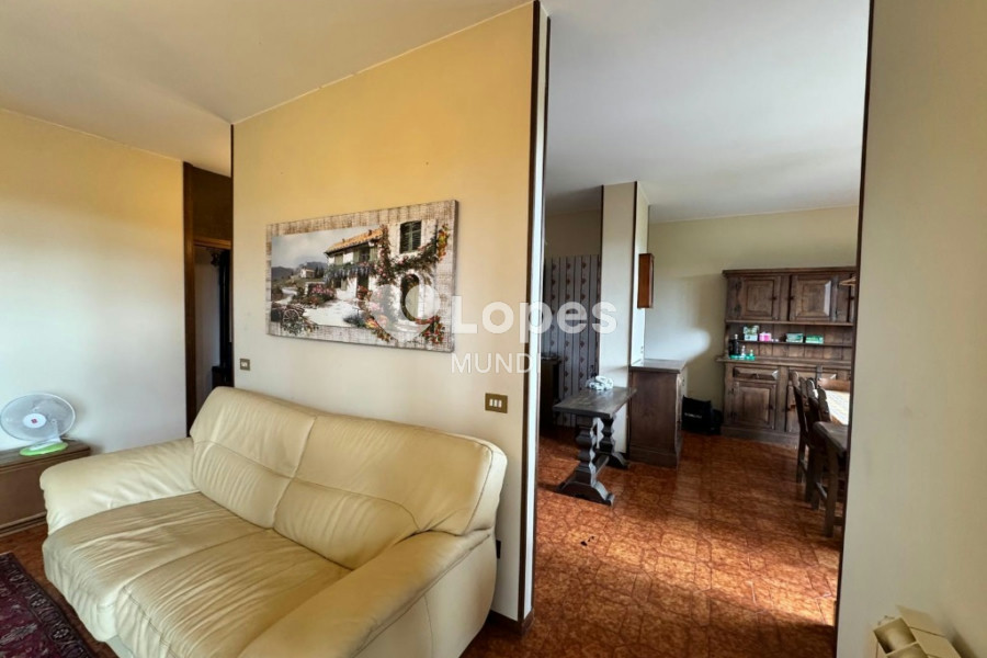 Casa multifamiliar à venda em Verona, Itália – 3 unidades e 12.000 m²