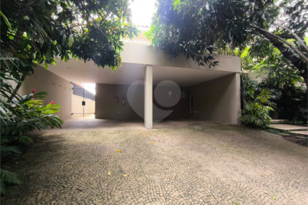 Casa à venda com 5 quartos, sendo 4 suítes, em Cidade Jardim, São Paulo, SP
