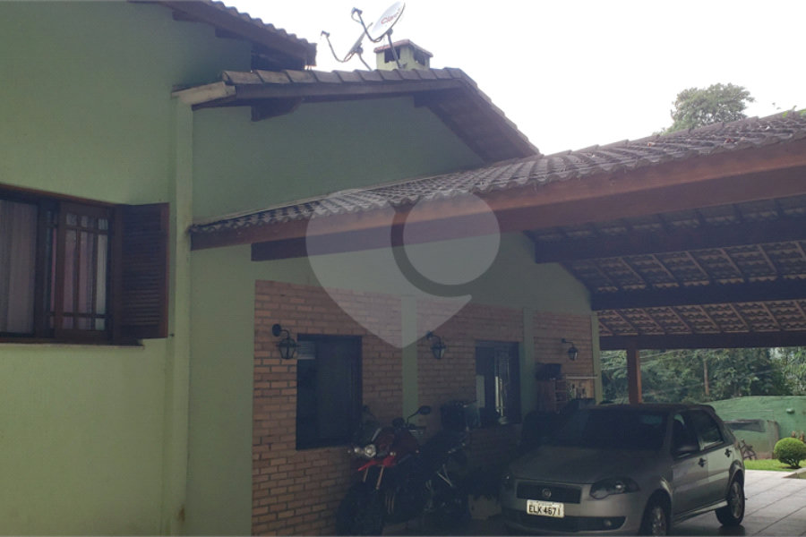 Casa à venda com 3 quartos, sendo 1 suíte, no condomínio Alpes da Cantareira, Mairiporã - SP