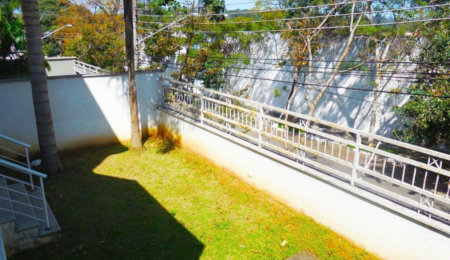 Casa à venda com 4 quartos, sendo 2 suítes, no condomínio Bristol Village, São Paulo - SP