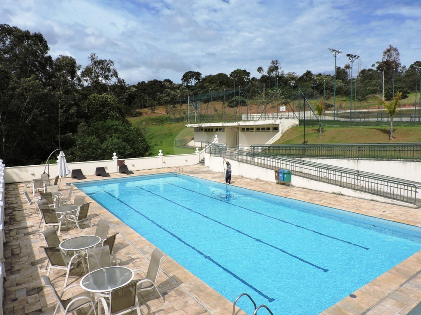 Casa à venda com 3 suítes no condomínio Reserva Santa Maria, Jandira - SP