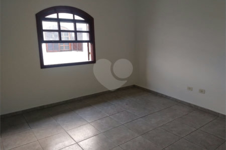 Sobrado à venda com 3 quartos, sendo 1 suíte, em Parque Ramos Freitas, São Paulo, SP