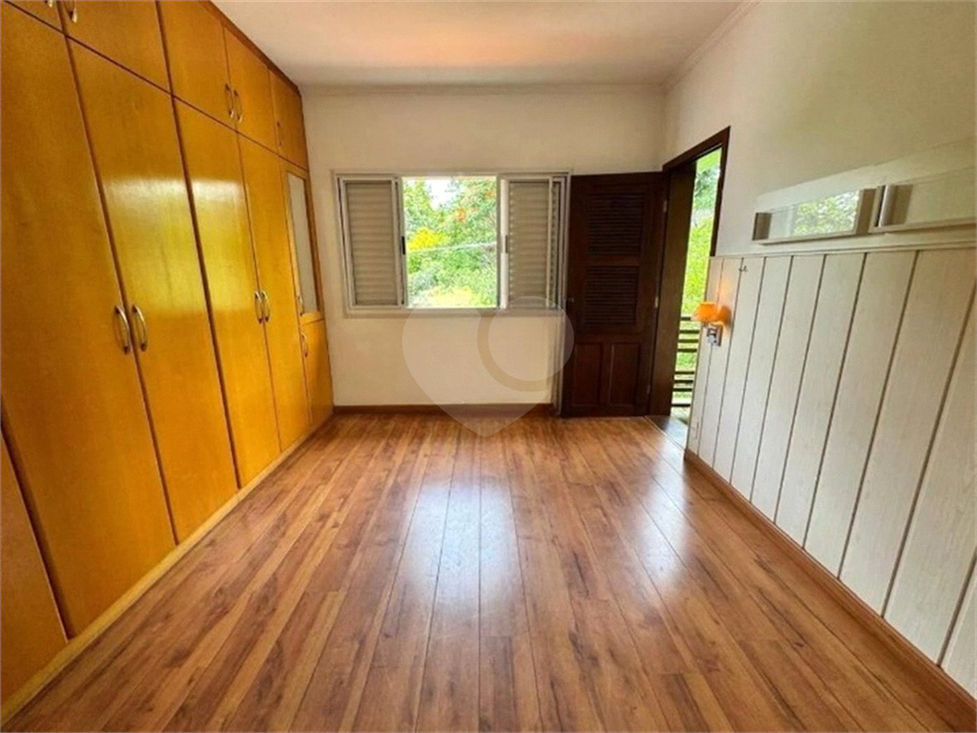 Casa à venda com 3 quartos, sendo 1 suíte,  no condomínio Residencial Recanto dos Paturis, Vinhedo - SP