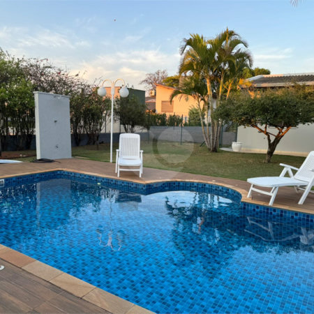 Casa à venda com 4 quartos, sendo 3 suítes, no condomínio Terras de Mont Serrat, Salto - SP