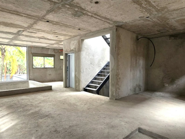 Casa à venda com 4 suítes no condomínio Plm 875, São Paulo - SP