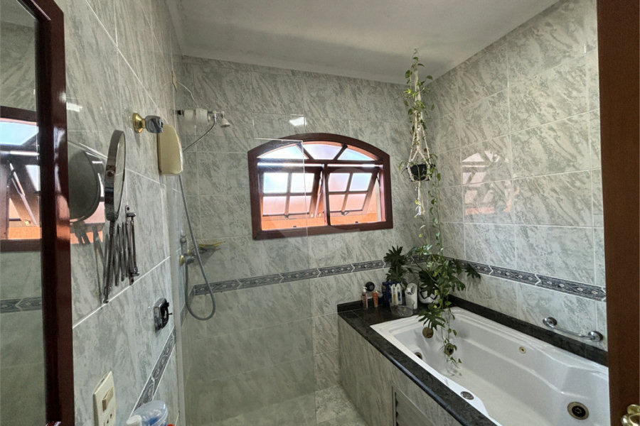 Sobrado à venda com 4 suítes em Vila Guilherme, São Paulo, SP