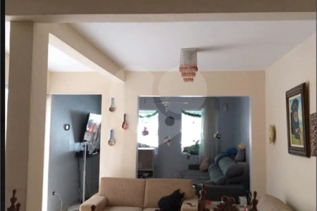Casa à venda com 3 suítes em Vila Emir, São Paulo, SP