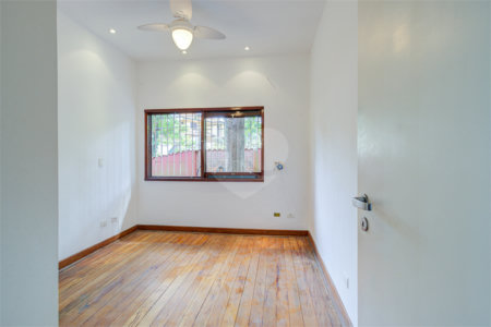 Casa Térrea à venda ou para alugar com 5 quartos, sendo 1 suíte, em Jardim Marajoara, São Paulo, SP