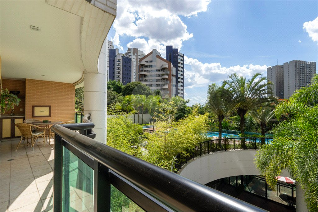 Apartamento à venda com 3 suítes em Vila Suzana, São Paulo, SP