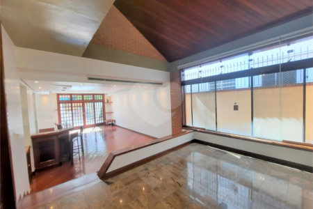 Sobrado à venda com 4 quartos, sendo 2 suítes, em Granja Julieta, São Paulo, SP