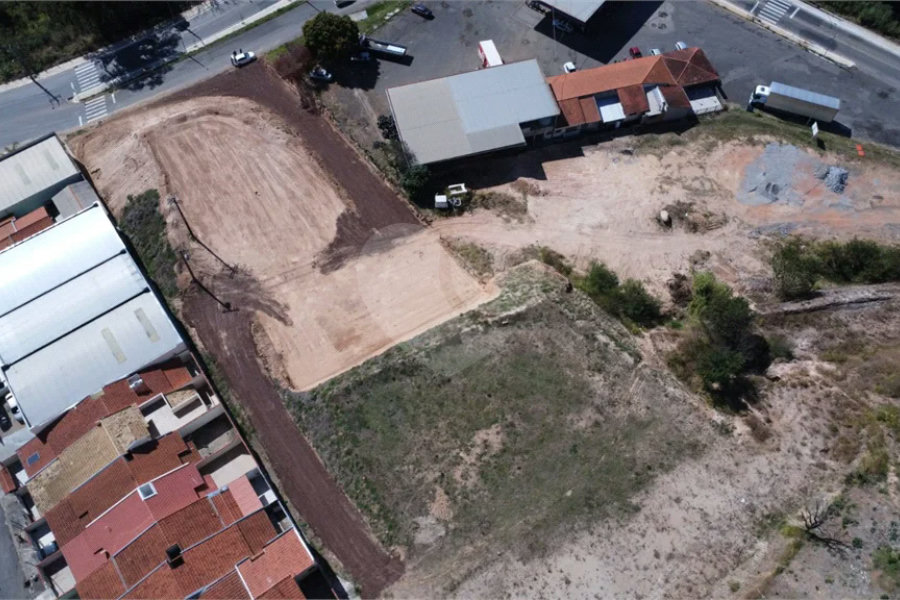 Terreno Amplo com 6.265m² e Acesso por Dois Níveis – Ótima Localização!