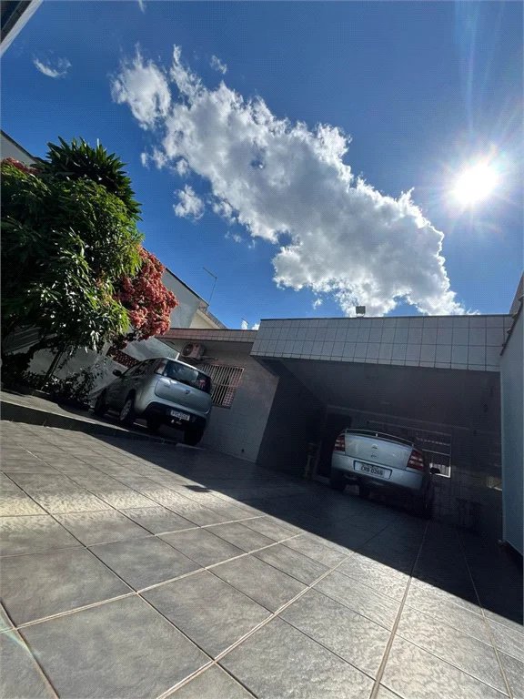 Casa à venda com 3 quartos, sendo 1 suíte,  em Jardim Casablanca, São Paulo, SP