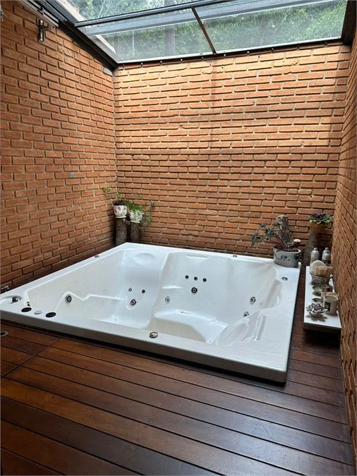 Casa à venda com 4 quartos, sendo 2 suítes, no condomínio Chacara Marques, Santana de Parnaíba - SP