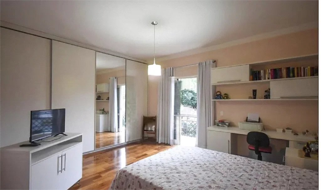 Casa à venda com 5 suítes em Jardim Londrina, São Paulo, SP
