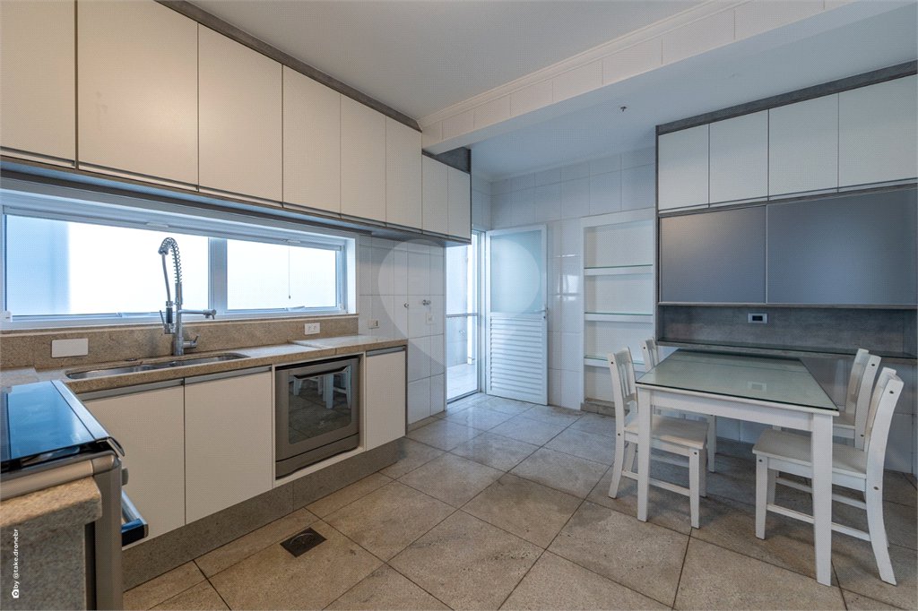 Casa à venda com 4 suítes no condomínio Saint Germain, São Paulo - SP