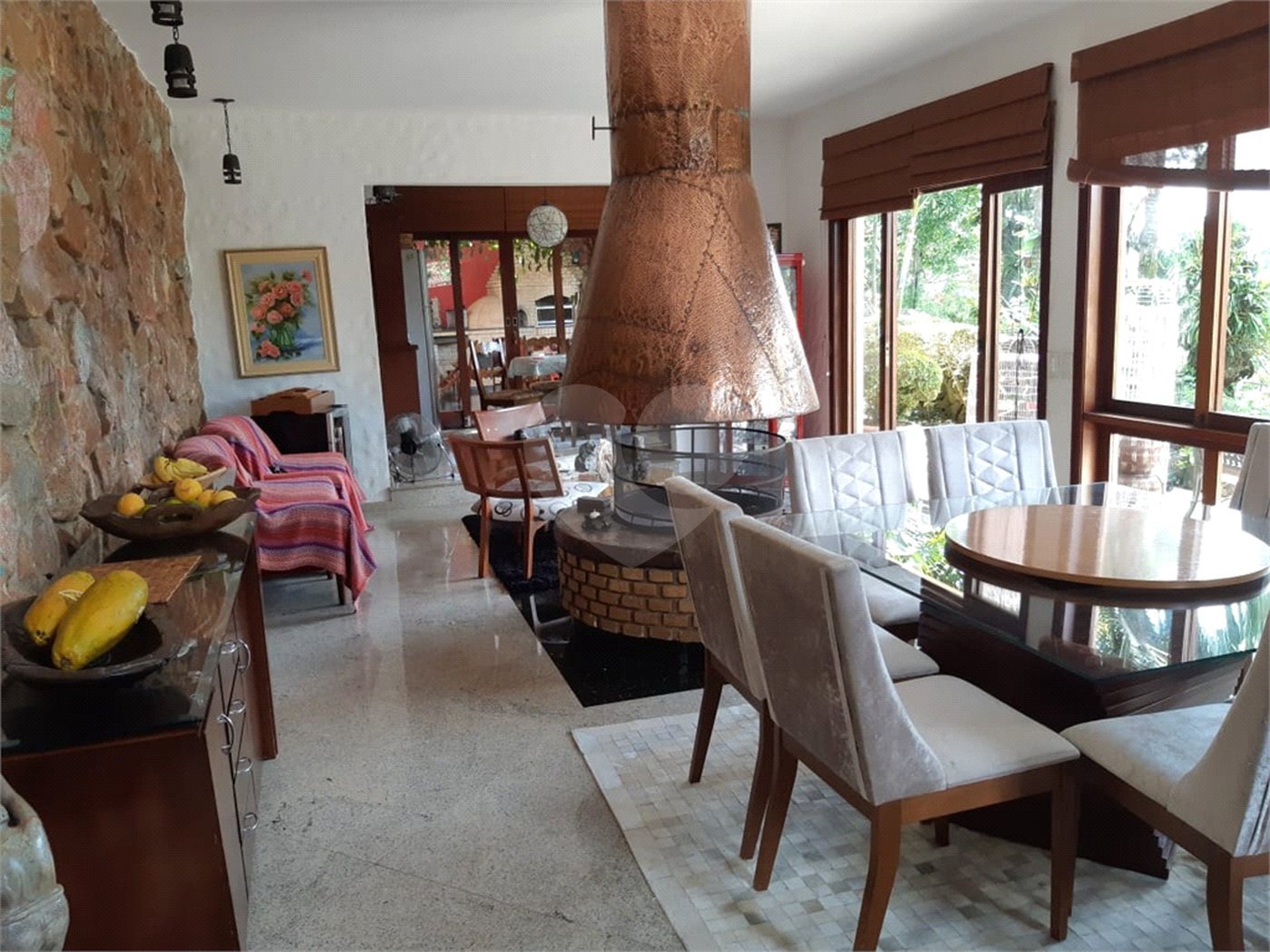 Casa à venda com 4 quartos, sendo 1 suíte, no condomínio Clube da Montanha, Atibaia - SP