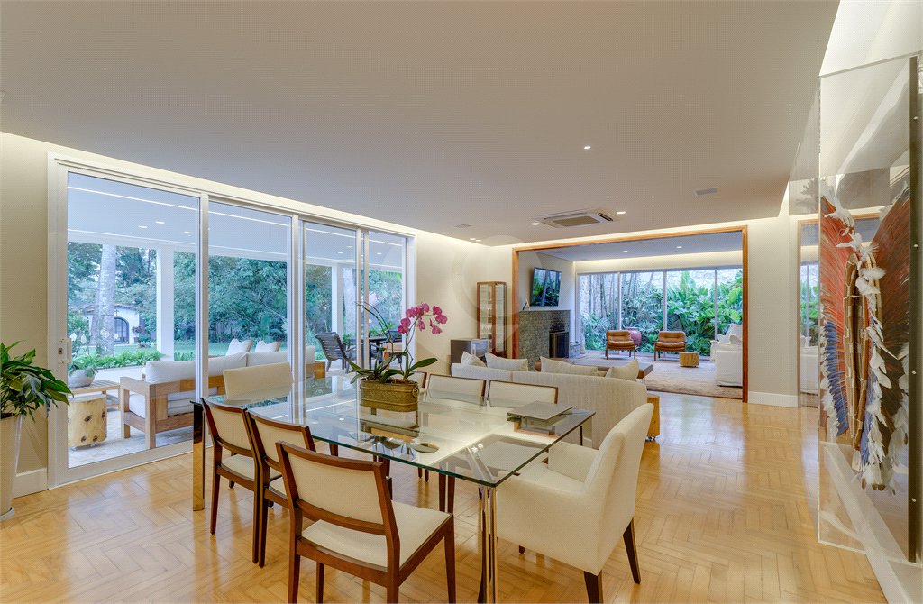 Casa Térrea à venda ou para alugar com 4 suítes em Alto da Boa Vista, São Paulo, SP