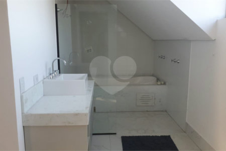 Casa à venda com 4 suítes no condomínio Vila Inglesa, Atibaia - SP