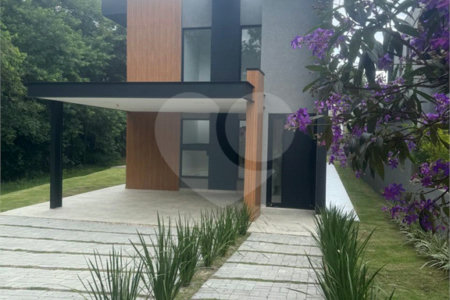 Casa à venda com 4 suítes no condomínio Figueira Garden, Atibaia - SP