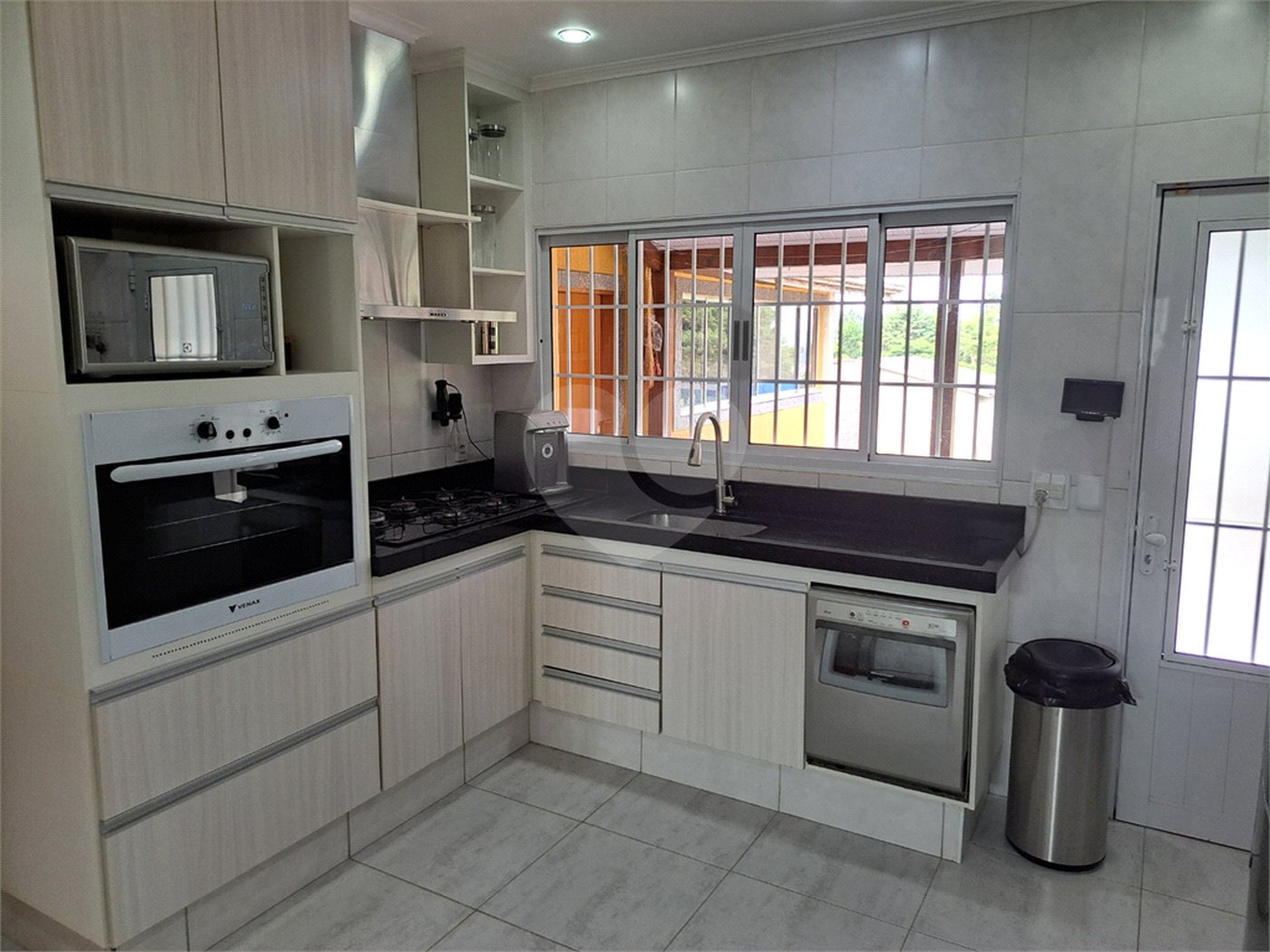 Casa à venda com 3 suítes em Granja Viana, Cotia, SP