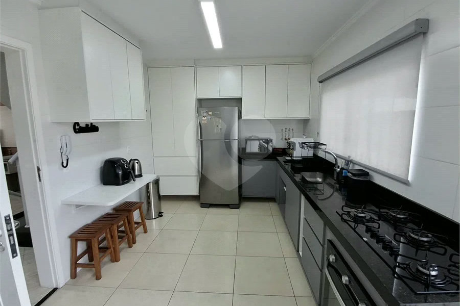 Casa à venda com 3 quartos, sendo 1 suíte, no condomínio Vila Arnoni, São Paulo - SP