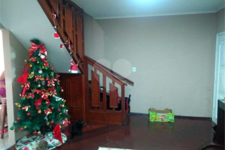 Casa com 202m² , 4 dormitórios , sendo 1 suíte , 3 vagas de garagem.