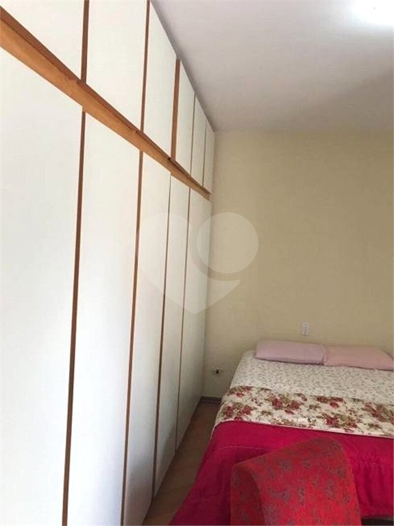 Casa com 202m² , 4 dormitórios , sendo 1 suíte , 3 vagas de garagem.