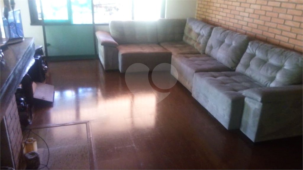 Sobrado à venda com 5 quartos, sendo 1 suíte, em Roseira, Mairiporã, SP