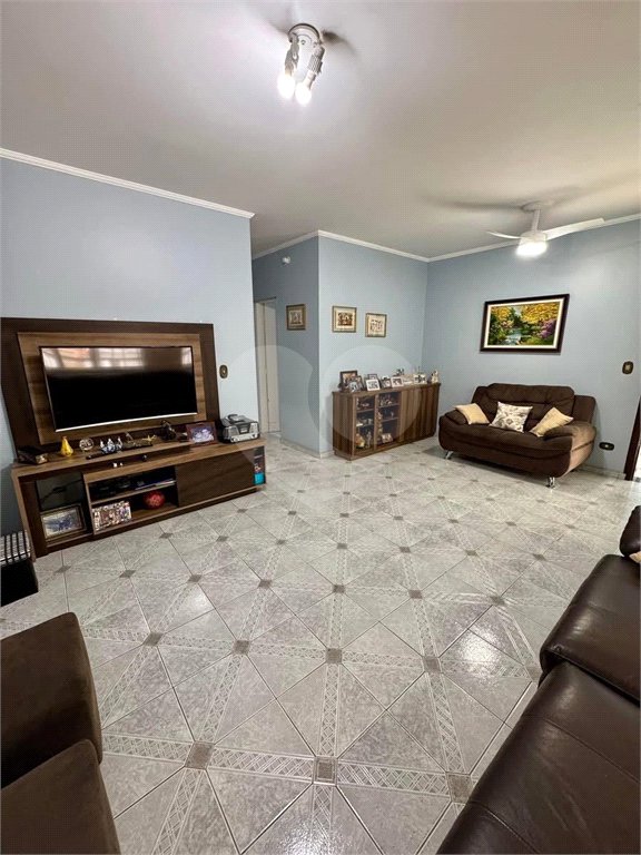 Sobrado à venda com 4 quartos, sendo 1 suíte,  em Vila Cleonice, São Paulo, SP
