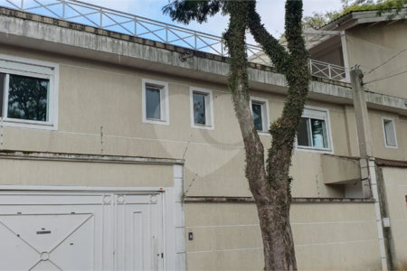 Sobrado à venda com 4 suítes em Moema, São Paulo, SP