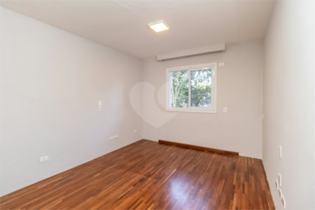 Casa à venda com 4 quartos, sendo 3 suítes, no condomínio Village Place, São Paulo - SP