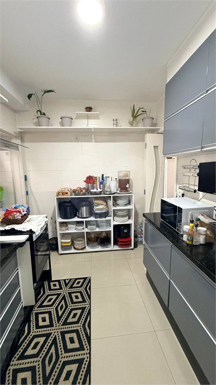 Apartamento à venda com 3 quartos, sendo 1 suíte, em Jardim Tupanci, Barueri, SP