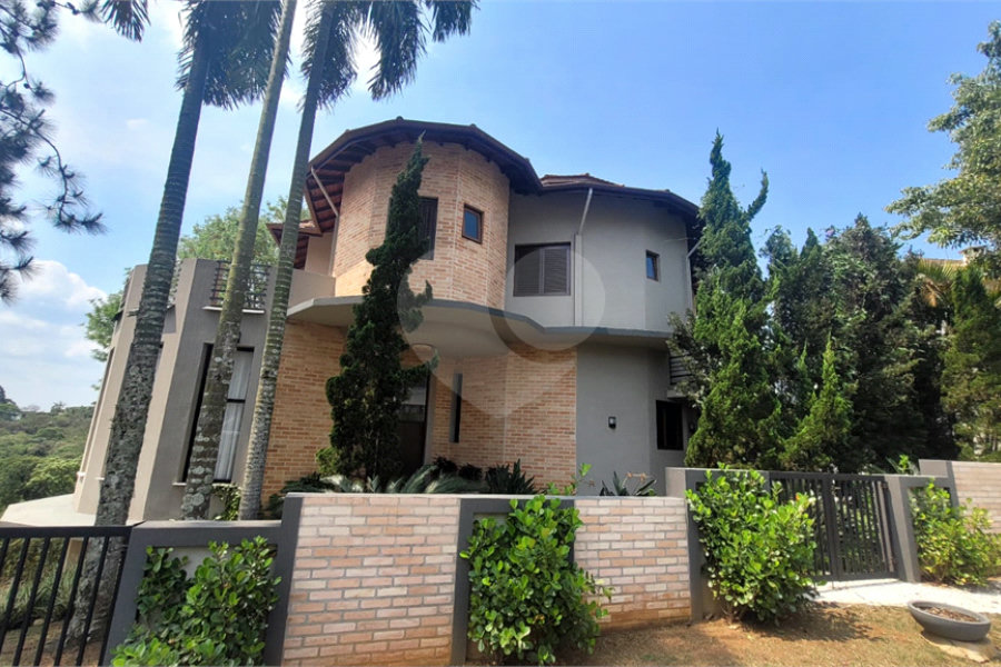 Casa à venda ou para alugar com 4 quartos, sendo 2 suítes, no condomínio Cantareira, Mairiporã - SP