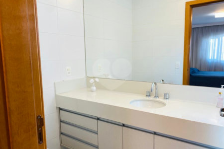 Casa à venda com 4 quartos, sendo 2 suítes, no condomínio Residencial Vila Lagos, São Paulo - SP